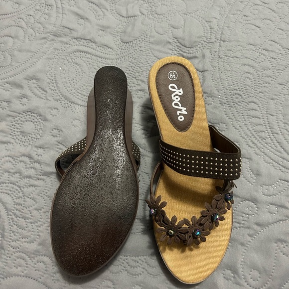 Sandals - Picture 5 of 5